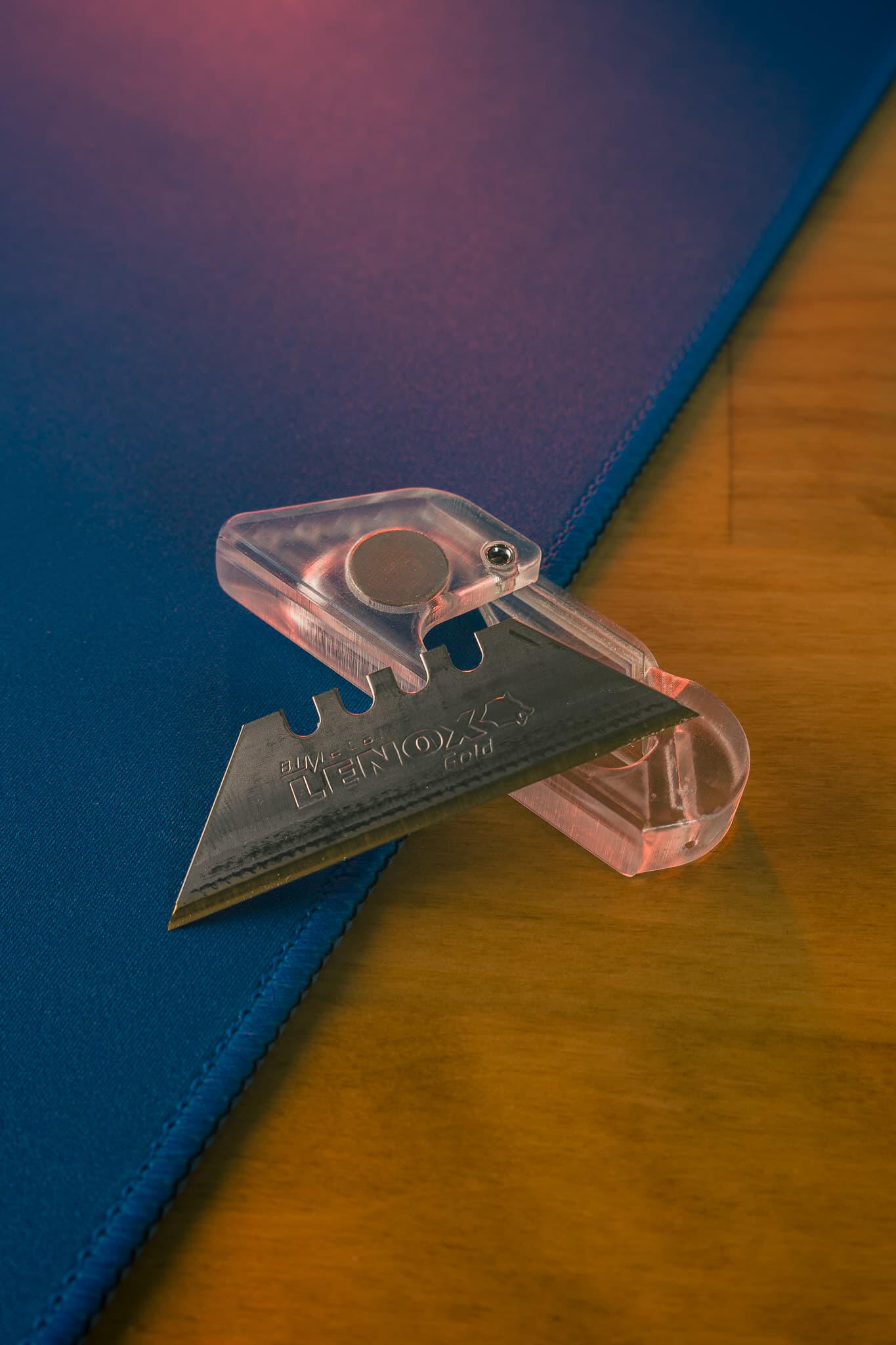 Clicky Cutter – Retractable EDC Box Cutter Lenox Blade Clicky Cutter 3D-printed EDC box cutter with Lenox retractable utility blade on blue surface